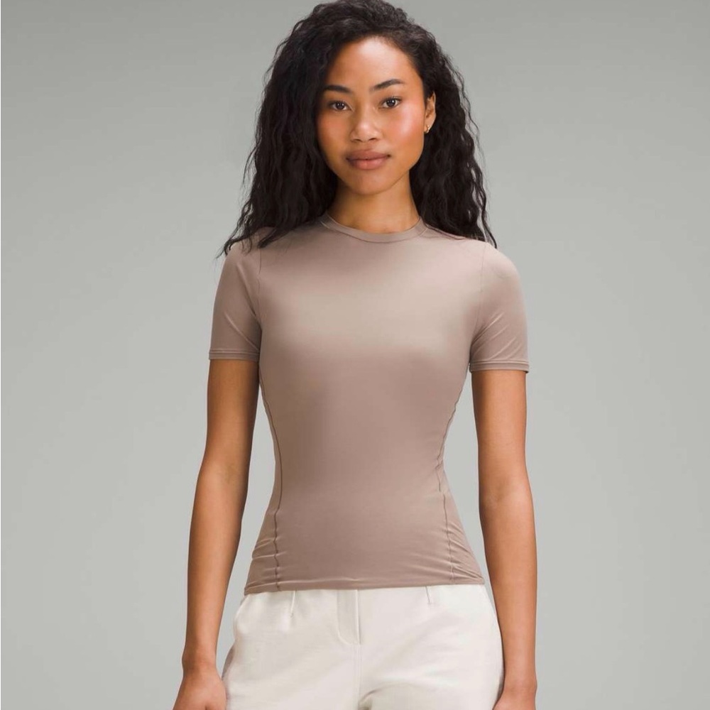 NWT Lululemon Wondermost Crewneck Short Sleeve Nulu Hip Length Taupe Medium